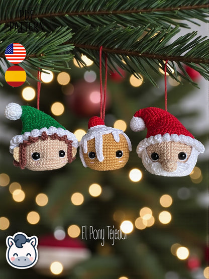 Bolas de Navidad Amigurumi tejidas a ganchillo con diseño de Santa Claus, elfo y galleta de jengibre, ideales para decorar el árbol de Navidad.
Crochet Amigurumi Christmas baubles pattern featuring Santa Claus, elf and gingerbread cookie, perfect handmade ornaments for Christmas tree decor.