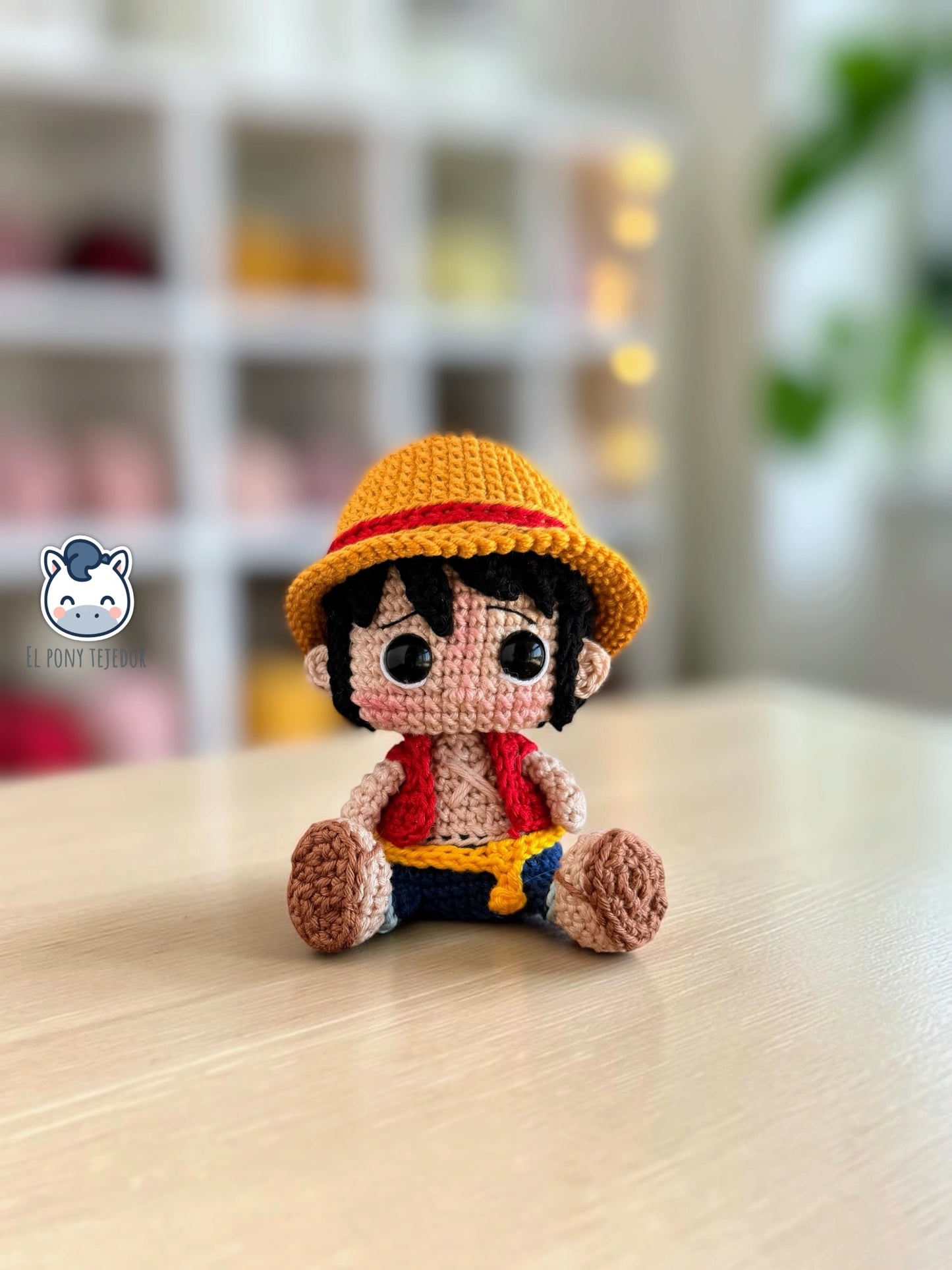 Colección de amigurumis de los Piratas del Sombrero de Paja de One Piece con Luffy, Zoro, Sanji, Nami, Usopp y Chopper. Patrón de crochet inspirado en el famoso anime y manga, perfecto para coleccionistas, fans del anime y amantes de los muñecos estilo Funko.