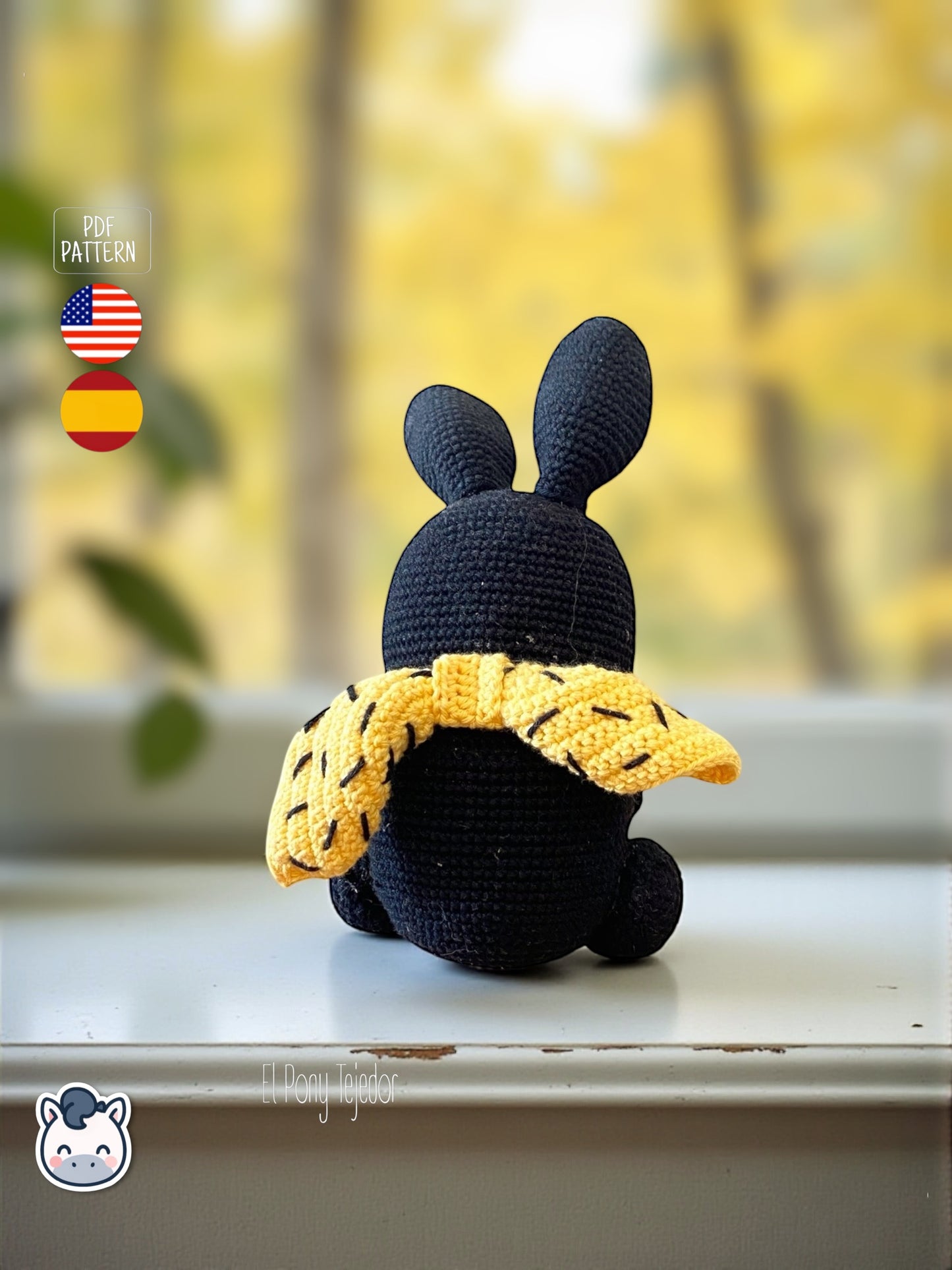 Amigurumi P-Chan inspirado en Ranma ½, un adorable cerdito negro tejido a crochet con estilo kawaii. Patrón PDF ideal para fans del anime clásico y los muñecos hechos a mano.