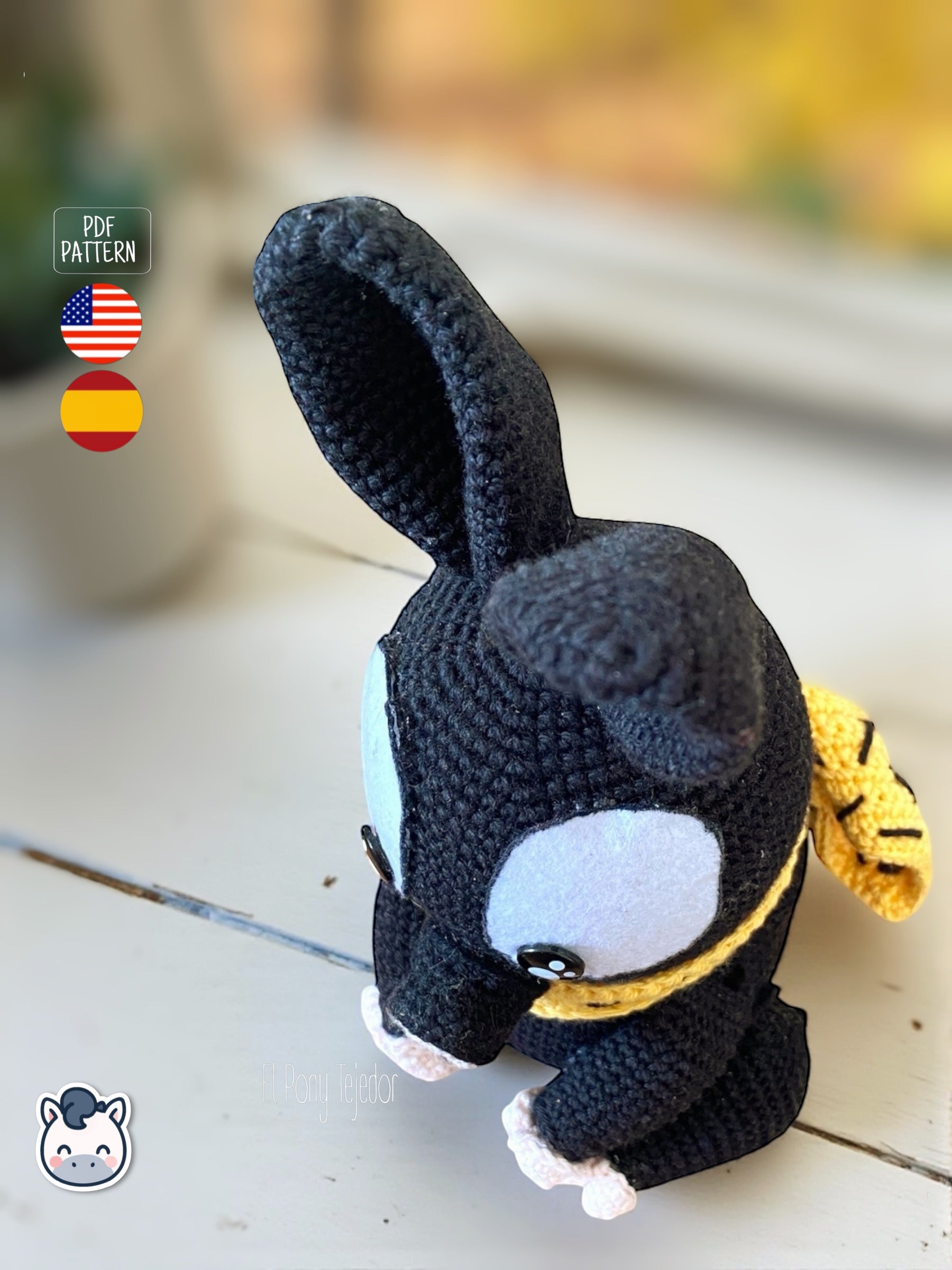 Amigurumi P-Chan inspirado en Ranma ½, un adorable cerdito negro tejido a crochet con estilo kawaii. Patrón PDF ideal para fans del anime clásico y los muñecos hechos a mano.