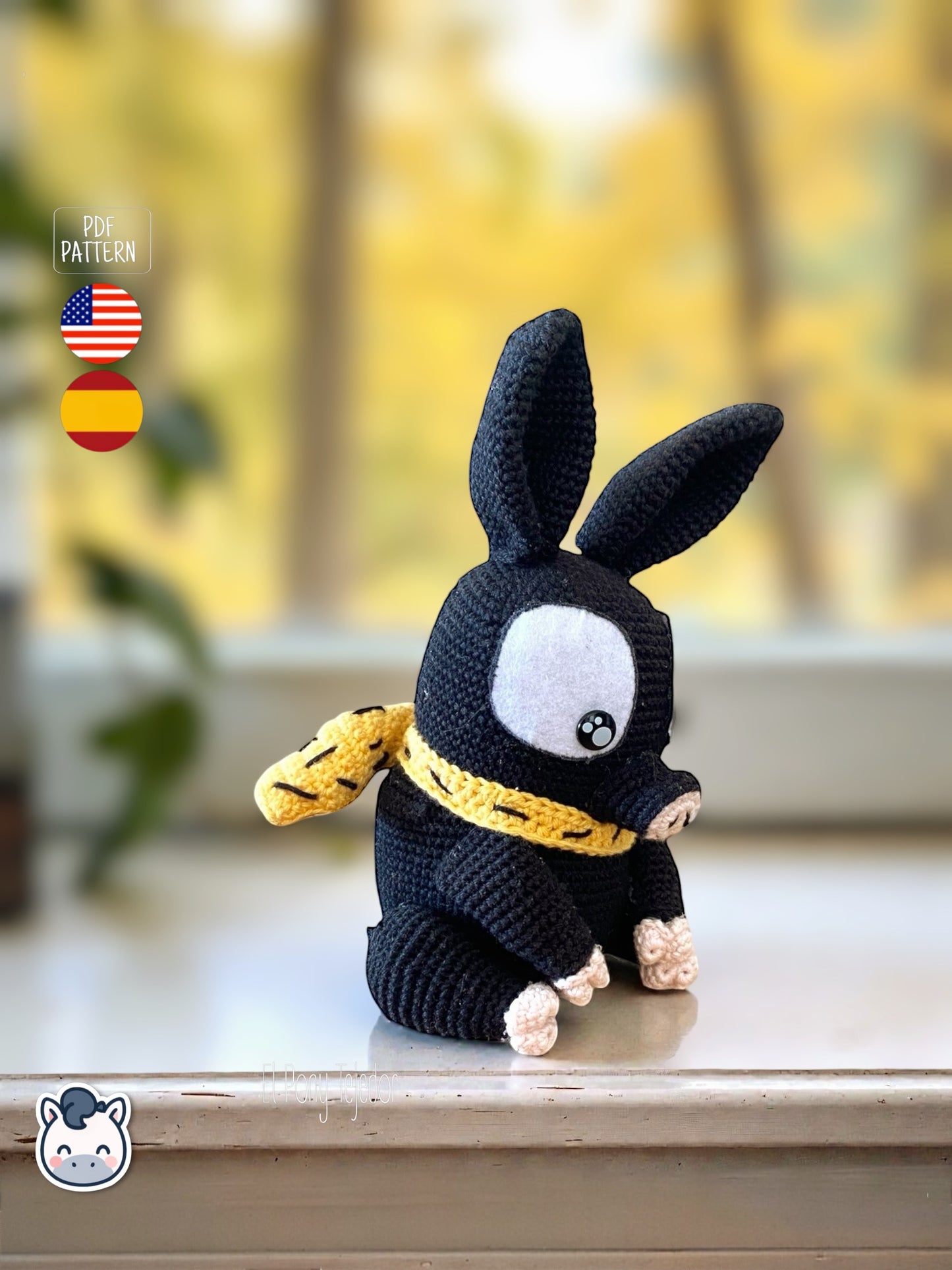 Amigurumi P-Chan inspirado en Ranma ½, un adorable cerdito negro tejido a crochet con estilo kawaii. Patrón PDF ideal para fans del anime clásico y los muñecos hechos a mano.