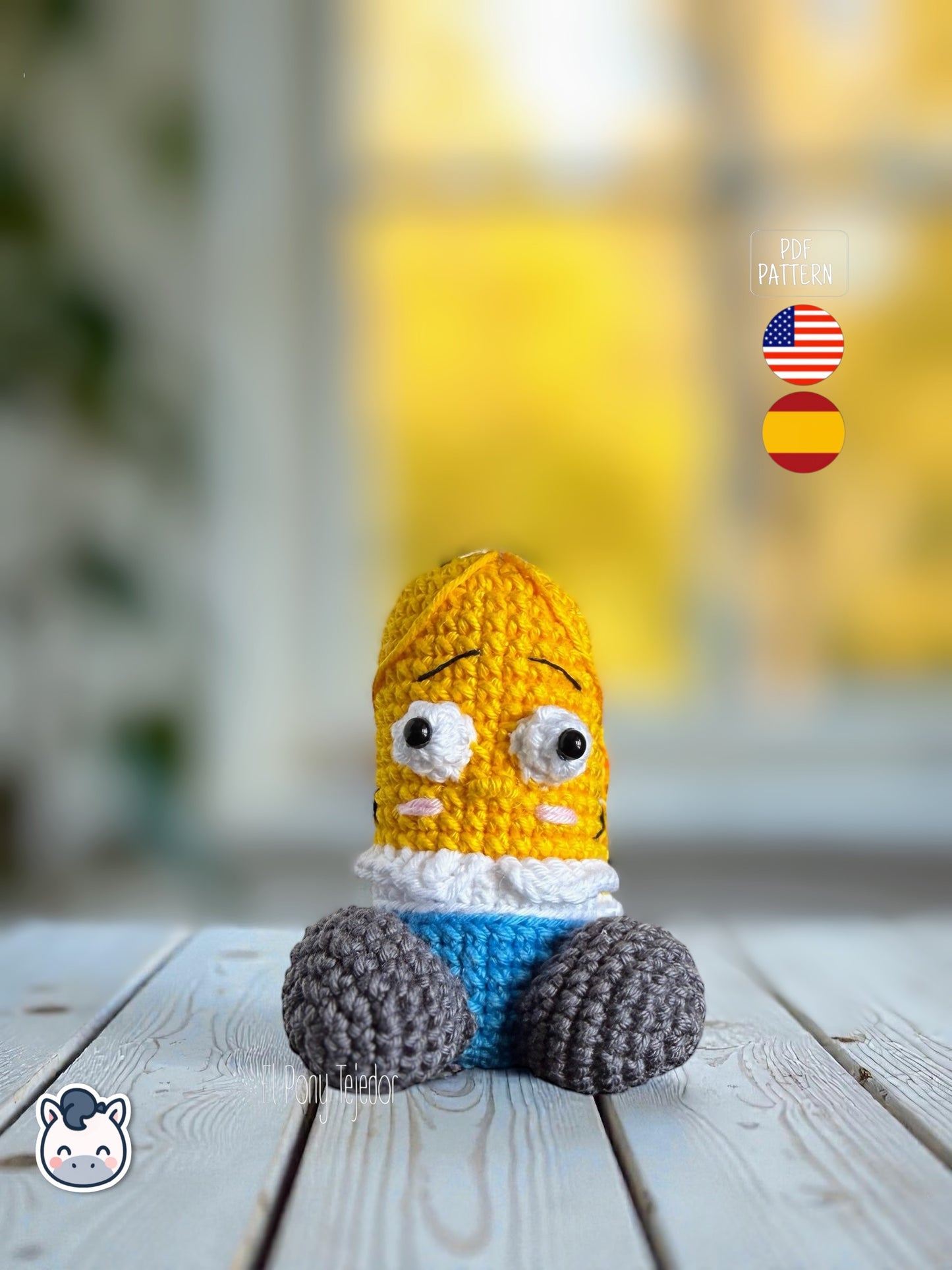 Pene amigurumi tejido a mano inspirado en Homer Simpson, un patrón de crochet divertido y friki en PDF ideal para fans de Los Simpson y regalos originales.