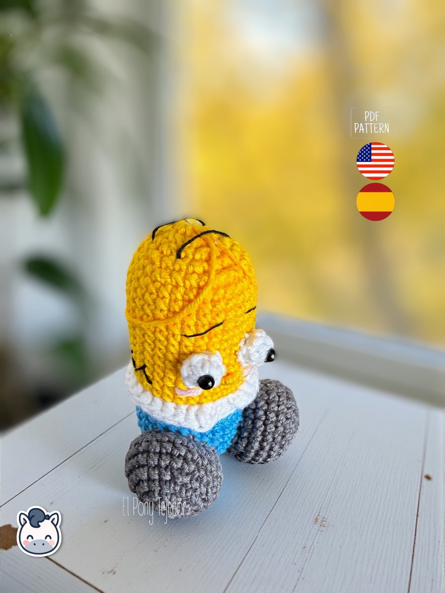 Pene amigurumi tejido a mano inspirado en Homer Simpson, un patrón de crochet divertido y friki en PDF ideal para fans de Los Simpson y regalos originales.