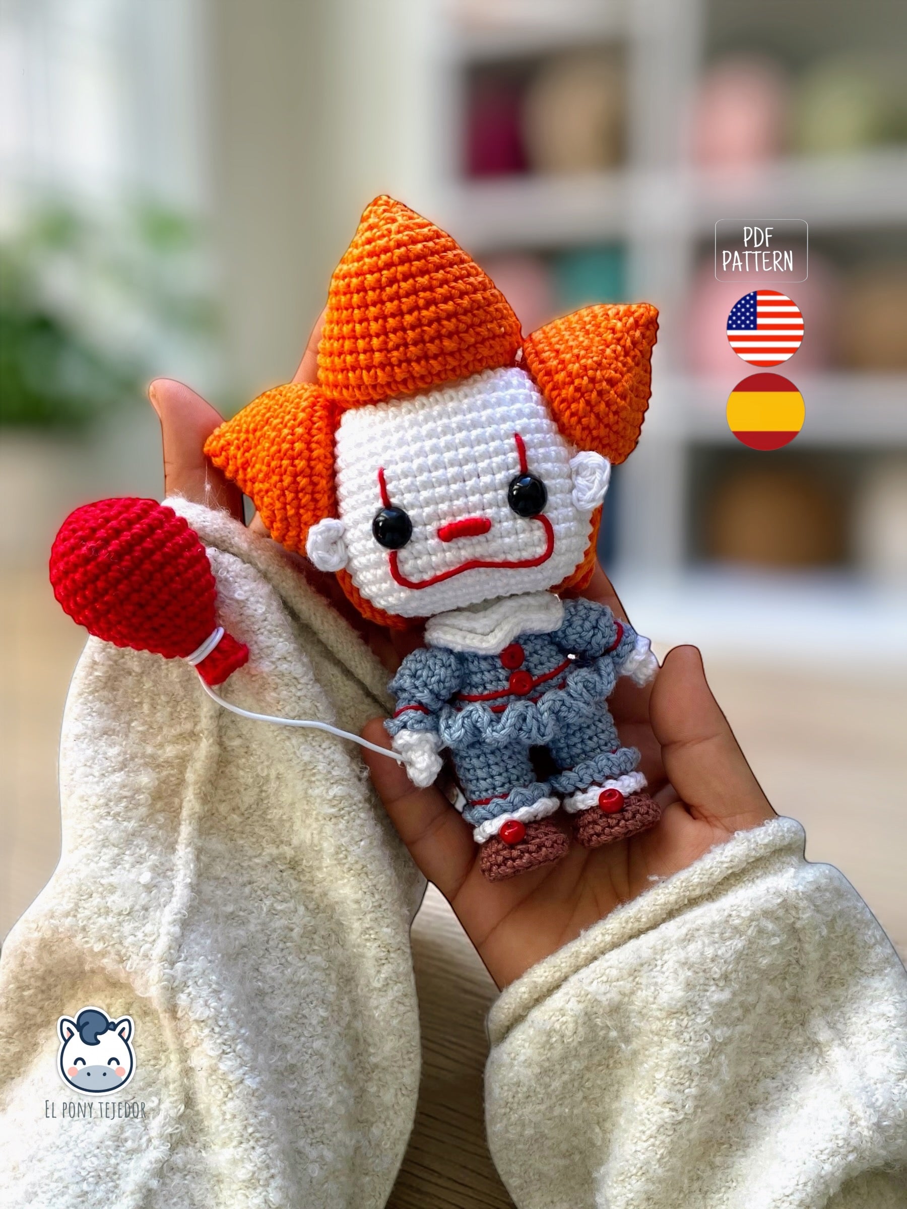Amigurumi de Pennywise inspirado en IT con globo rojo, patrón digital de ganchillo estilo Funko ideal para Halloween y fans del terror