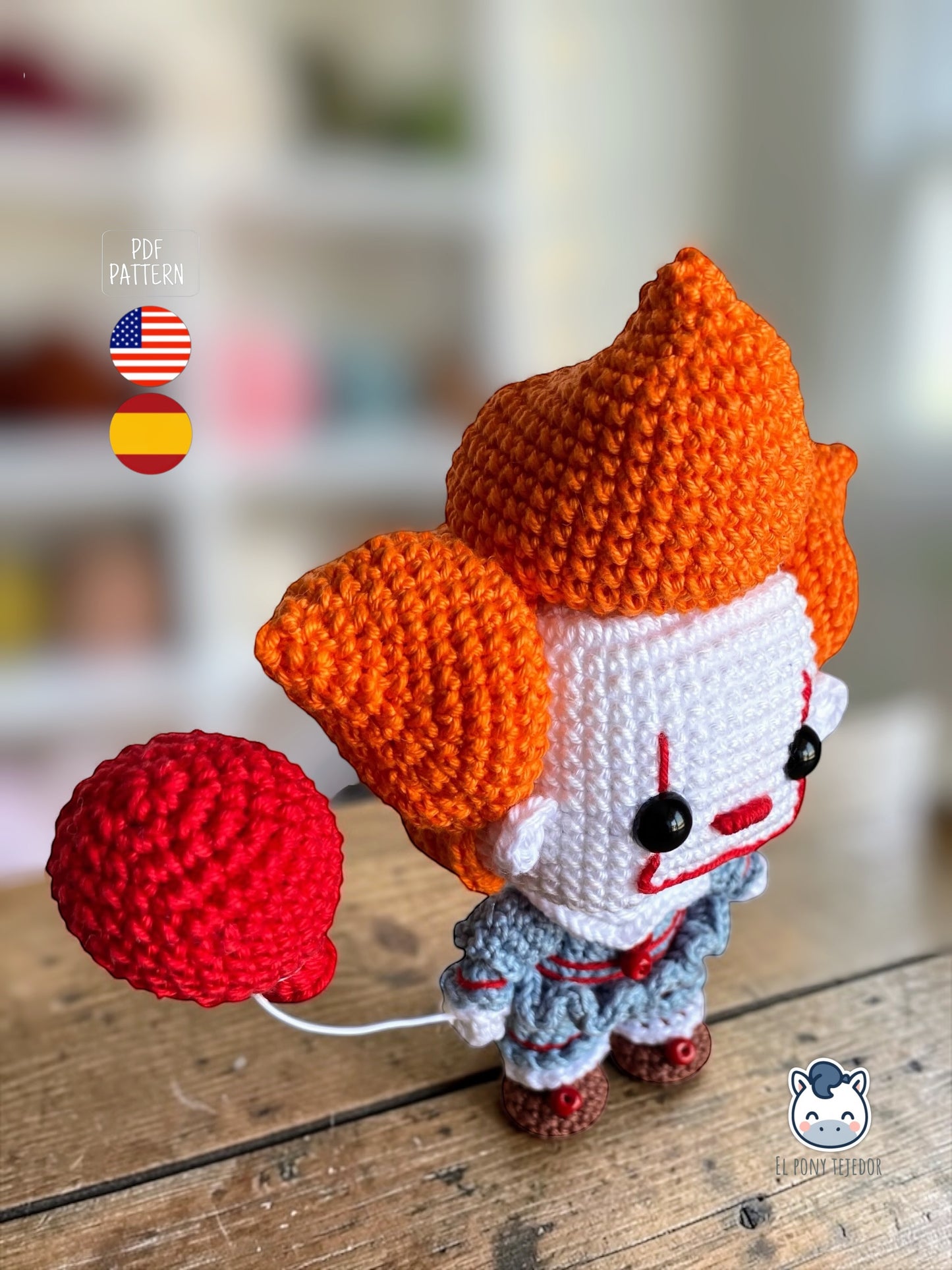Amigurumi de Pennywise inspirado en IT con globo rojo, patrón digital de ganchillo estilo Funko ideal para Halloween y fans del terror