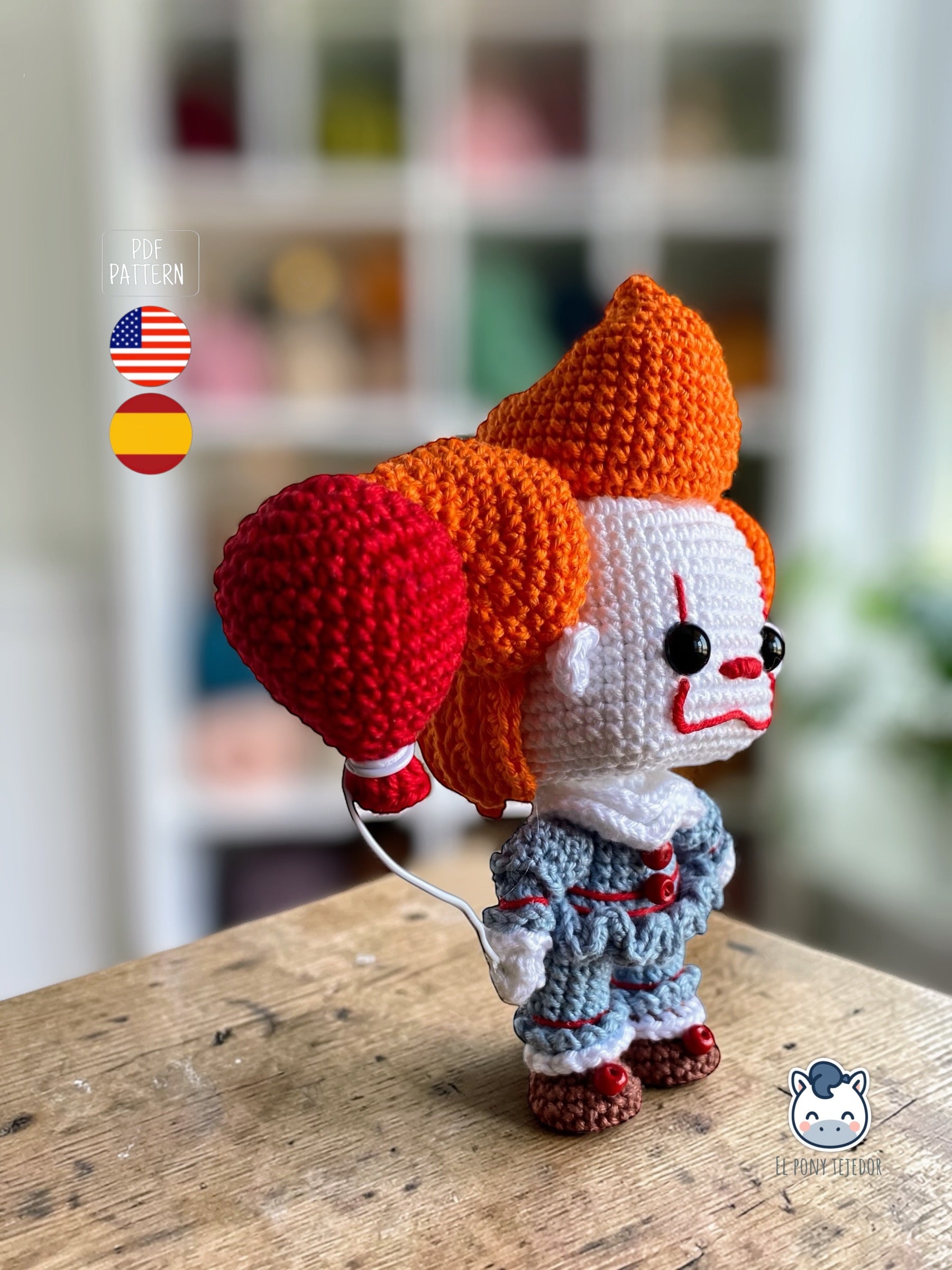 Amigurumi de Pennywise inspirado en IT con globo rojo, patrón digital de ganchillo estilo Funko ideal para Halloween y fans del terror