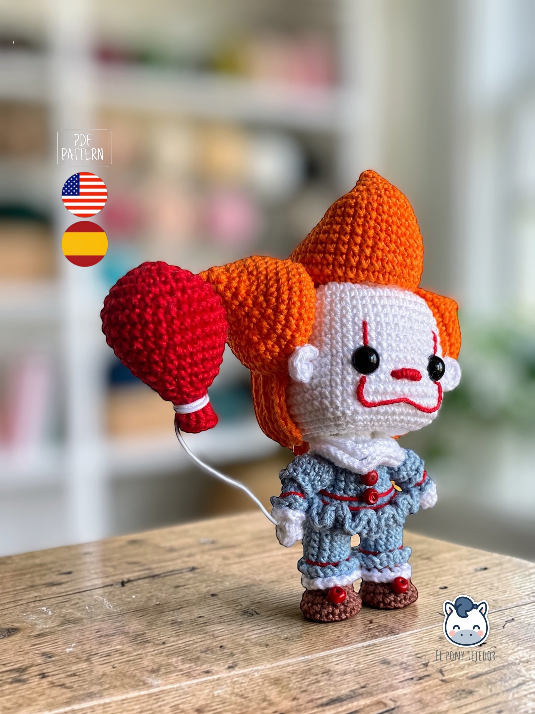 Amigurumi de Pennywise inspirado en IT con globo rojo, patrón digital de ganchillo estilo Funko ideal para Halloween y fans del terror