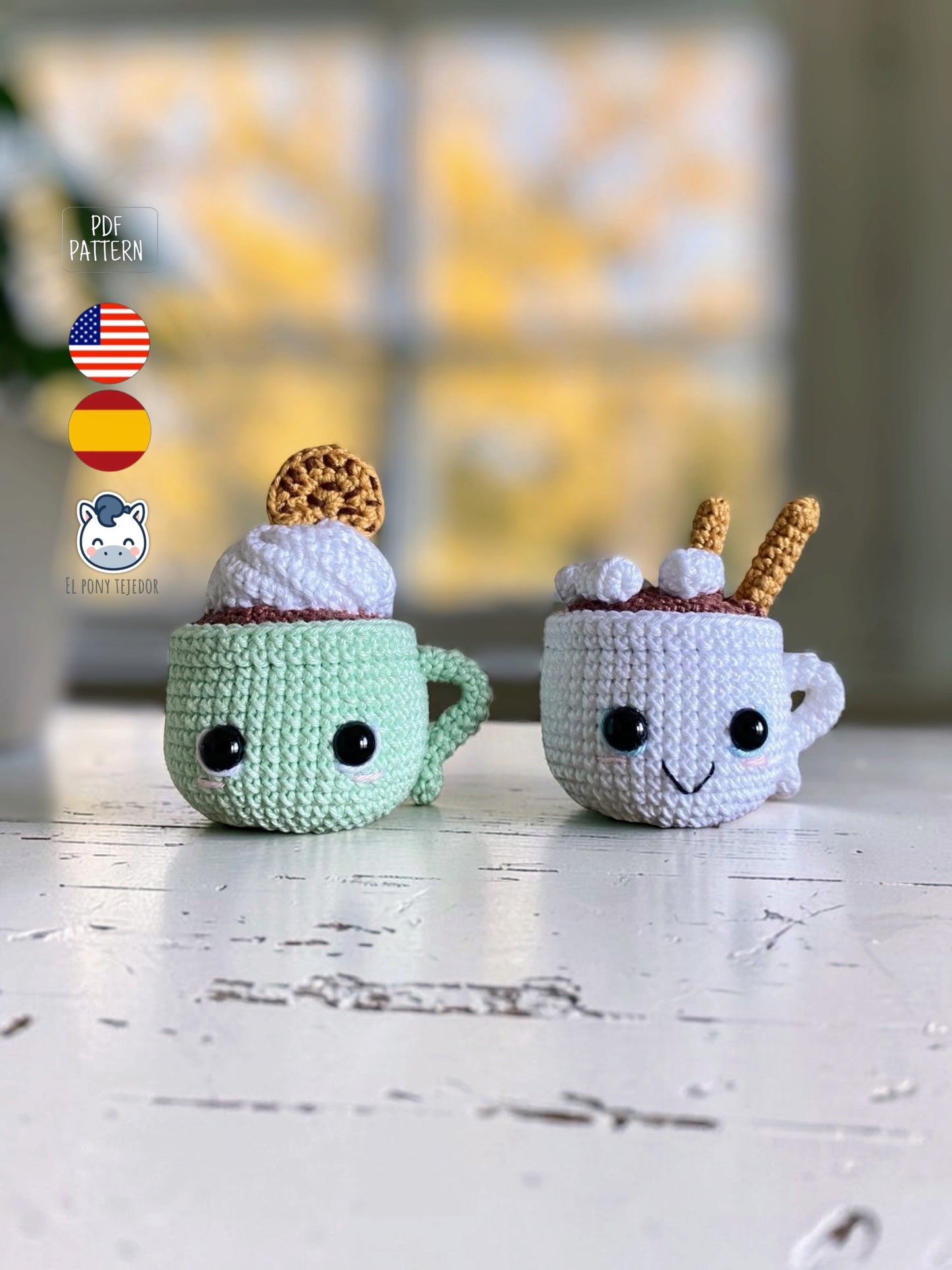 Adorables tazas de chocolate caliente amigurumi con nata, nubes, barquillos y galleta. Patrón PDF de crochet fácil y rápido, perfecto para decorar en Navidad e invierno con estilo kawaii.