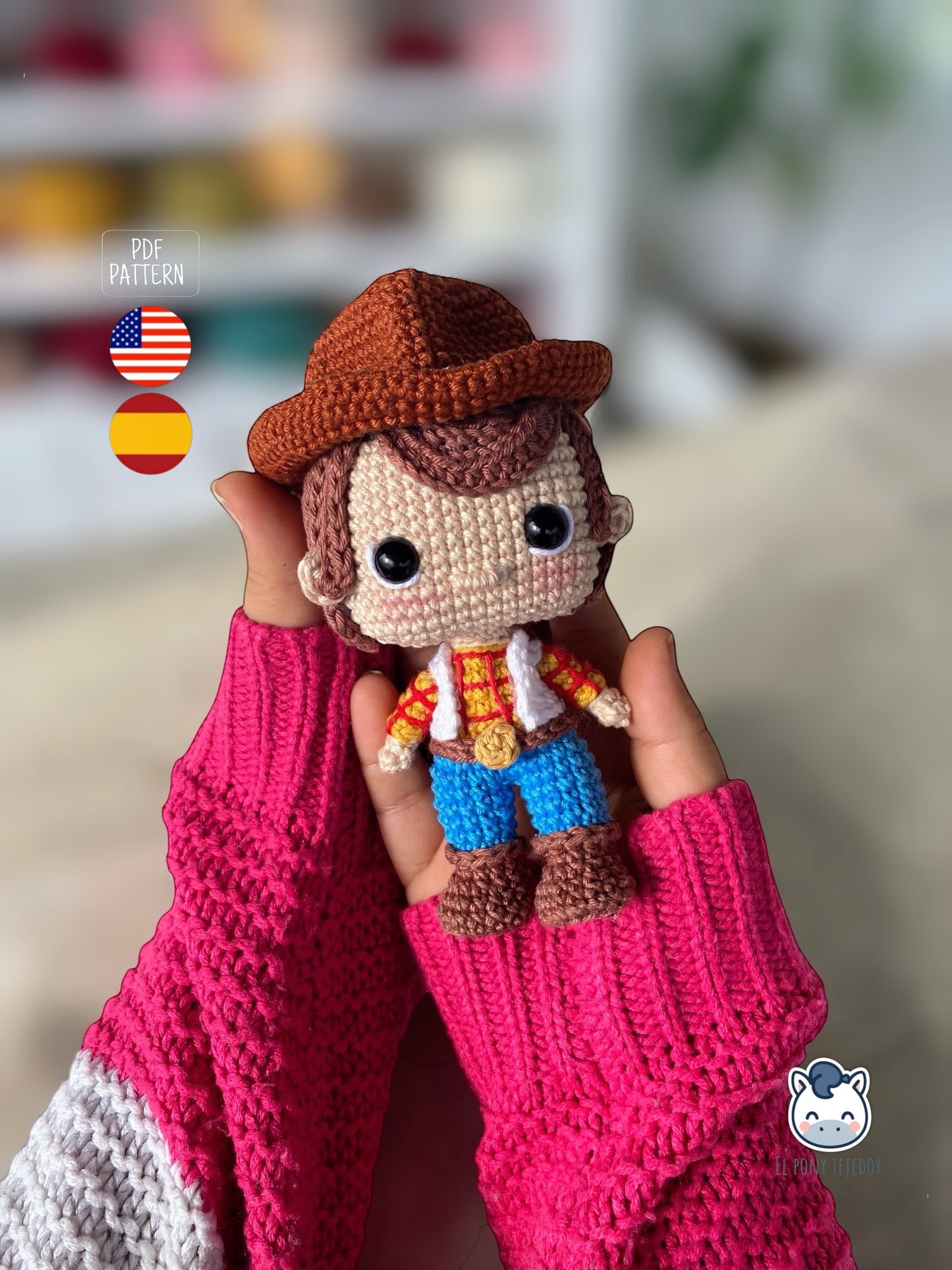Handmade Woody amigurumi inspired by Toy Story, a cute and geeky crochet pattern PDF for Disney Pixar fans and Funko-style plush lovers. Amigurumi de Woody hecho a mano inspirado en Toy Story, un patrón de crochet adorable y geek en PDF para fans de Disney Pixar y amantes de los muñecos estilo Funko.