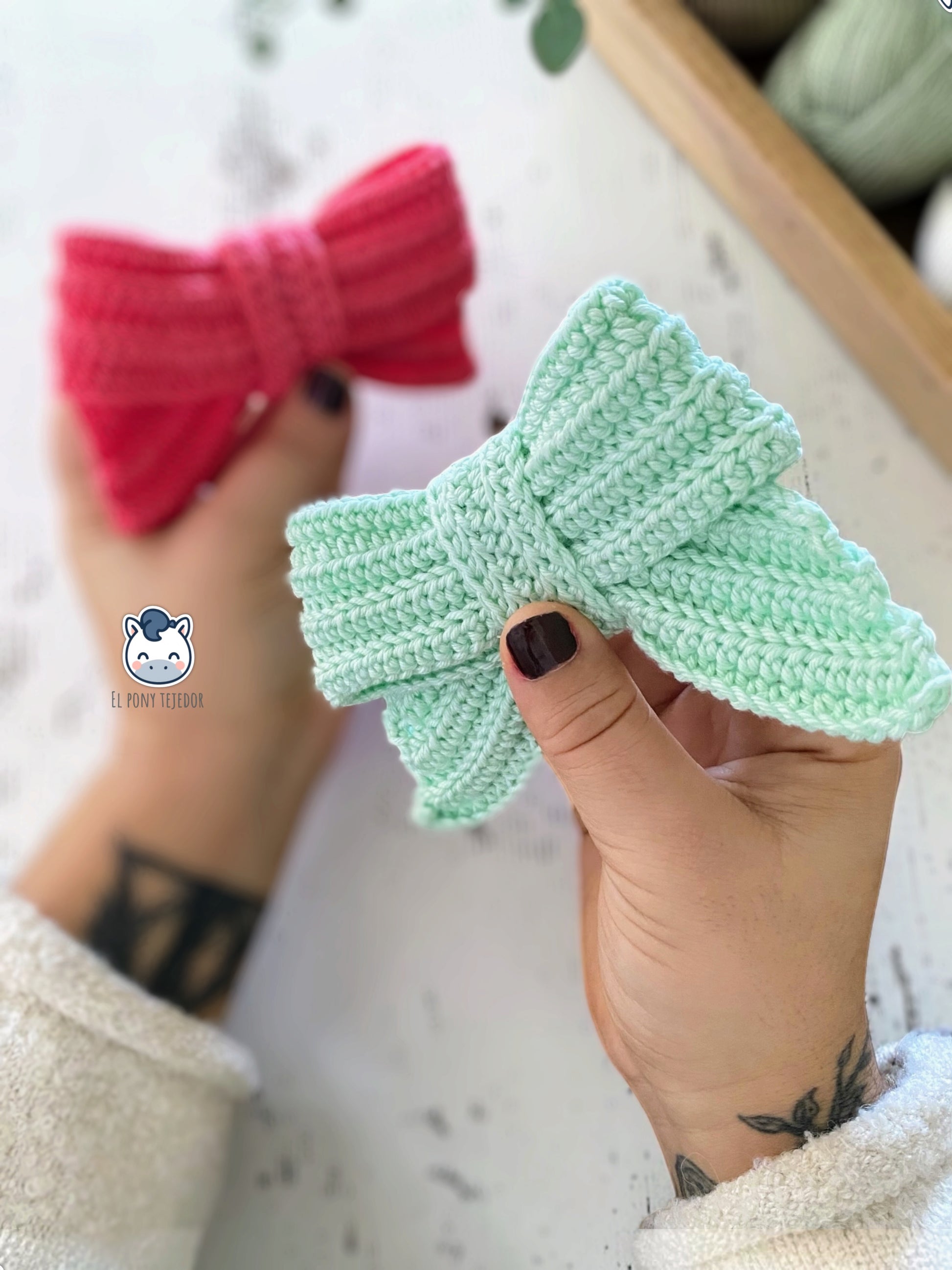 Patrón de lazos de crochet para amigurumi en PDF con instrucciones paso a paso para crear lazos decorativos para muñecos, peluches y proyectos de ganchillo kawaii.