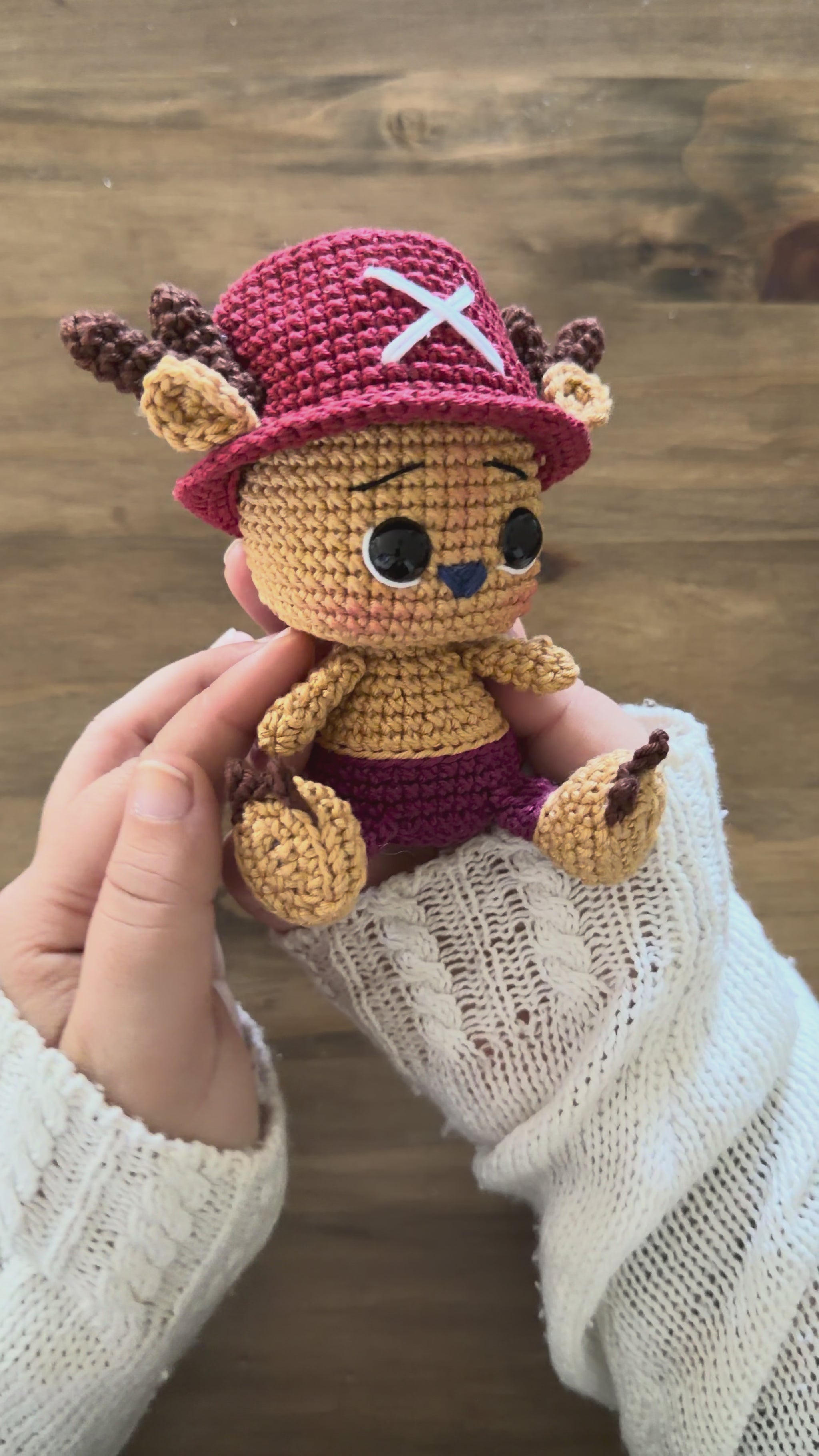 Colección de amigurumis de los Piratas del Sombrero de Paja de One Piece con Luffy, Zoro, Sanji, Nami, Usopp y Chopper. Patrón de crochet inspirado en el famoso anime y manga, perfecto para coleccionistas, fans del anime y amantes de los muñecos estilo Funko.