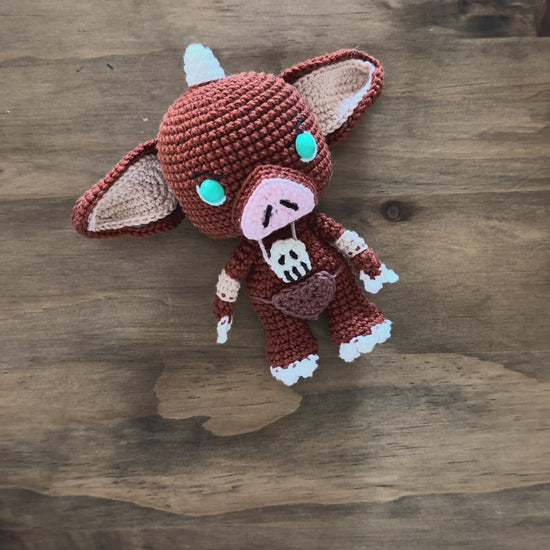 Teje tu propio Bokoblin amigurumi inspirado en Zelda con este patrón PDF en español e inglés. Ideal para fans gamers. ¡Descarga inmediata!