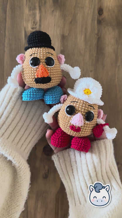 Amigurumi de Mr y Mrs Potato Head inspirado en Toy Story, un patrón de ganchillo cute y geek perfecto para fans de Pixar y coleccionistas estilo Funko.